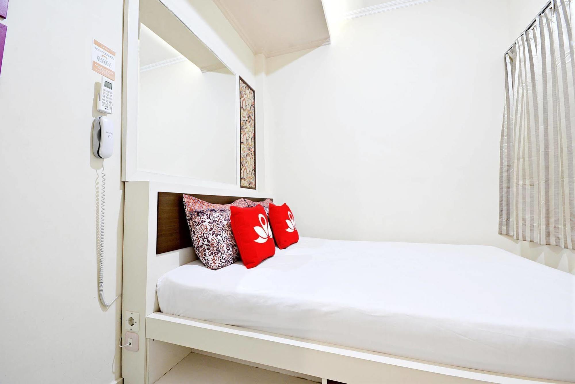 Zen Rooms Cideng Barat Jakarta Exterior foto